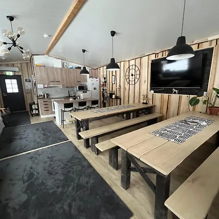 Elaemyksellinen Glamping-teltassa *