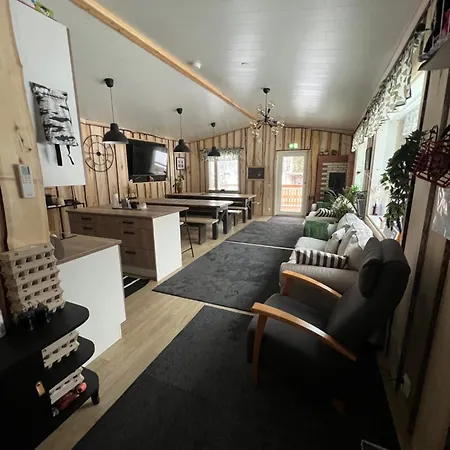ラグジュアリーテント Elaemyksellinen Majoitus Glamping-teltassa コッコラ