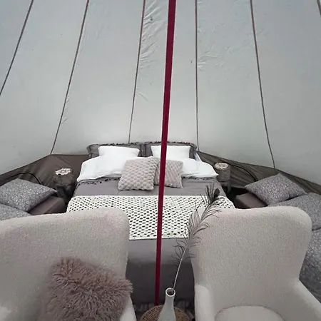 ラグジュアリーテント Elaemyksellinen Majoitus Glamping-teltassa *